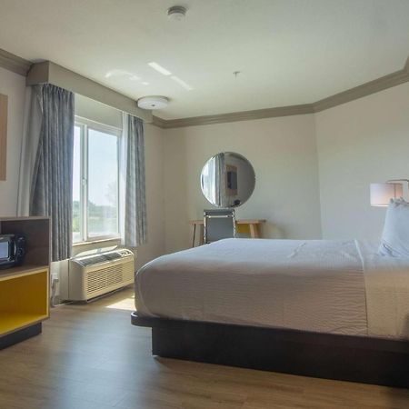 Days Inn By Wyndham קארסלבד מראה חיצוני תמונה
