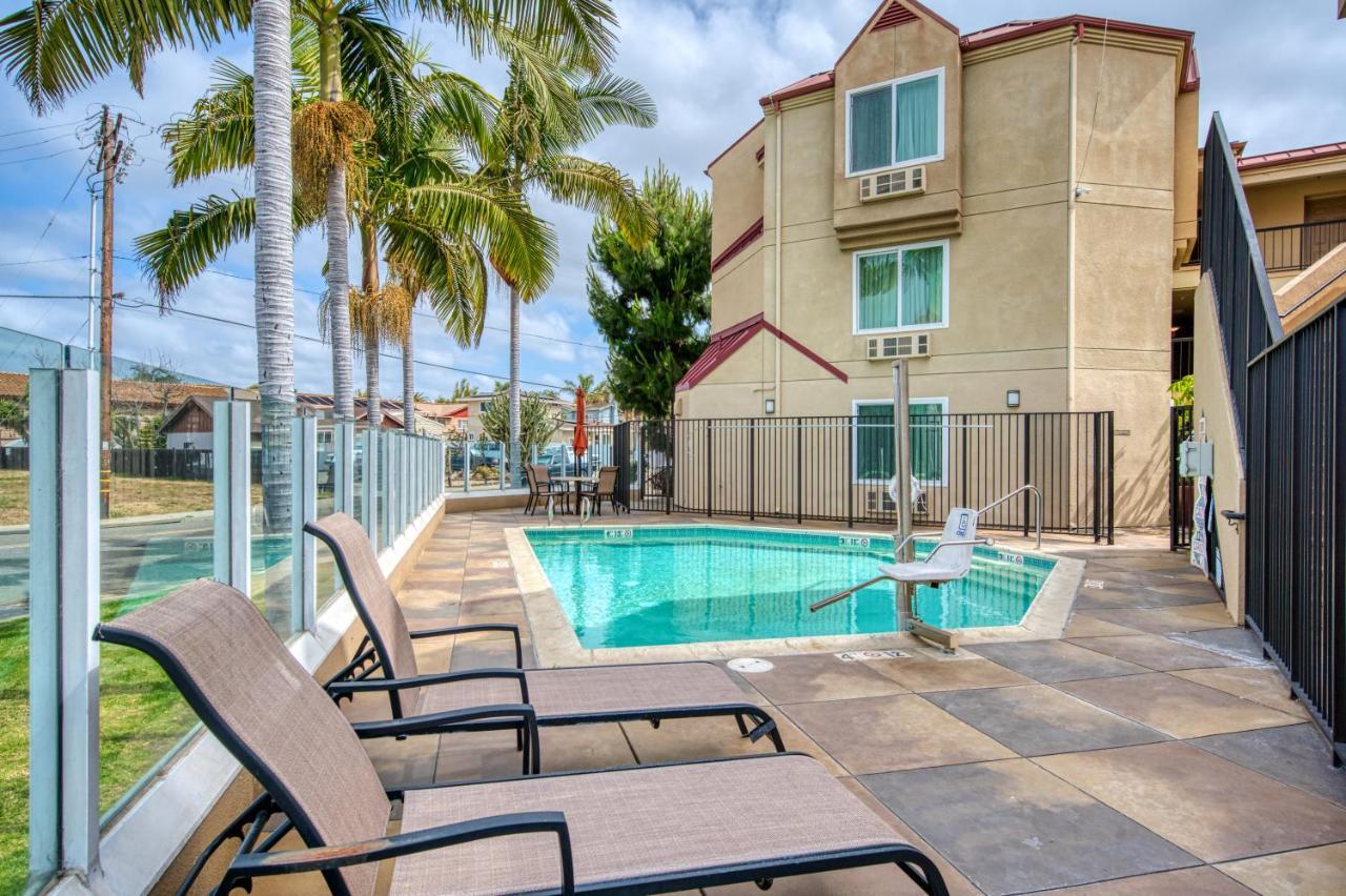 Days Inn By Wyndham קארסלבד מראה חיצוני תמונה
