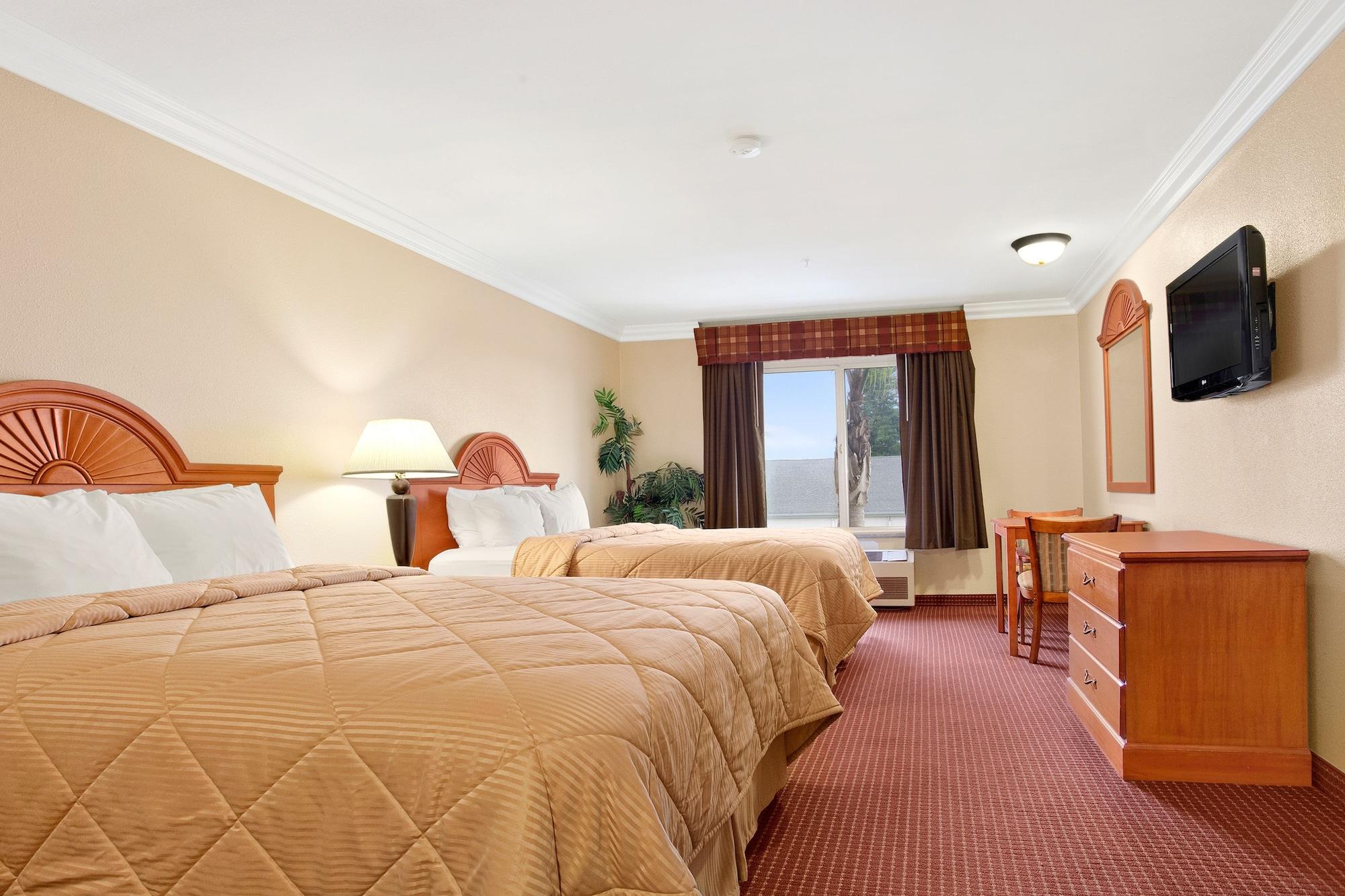 Days Inn By Wyndham קארסלבד מראה חיצוני תמונה