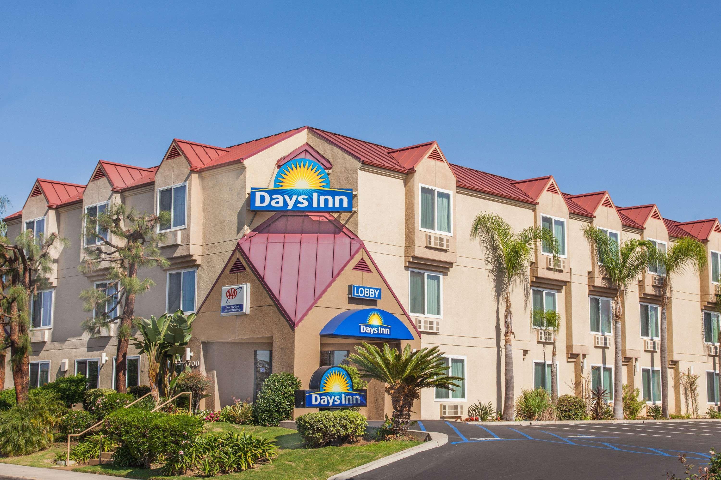 Days Inn By Wyndham קארסלבד מראה חיצוני תמונה