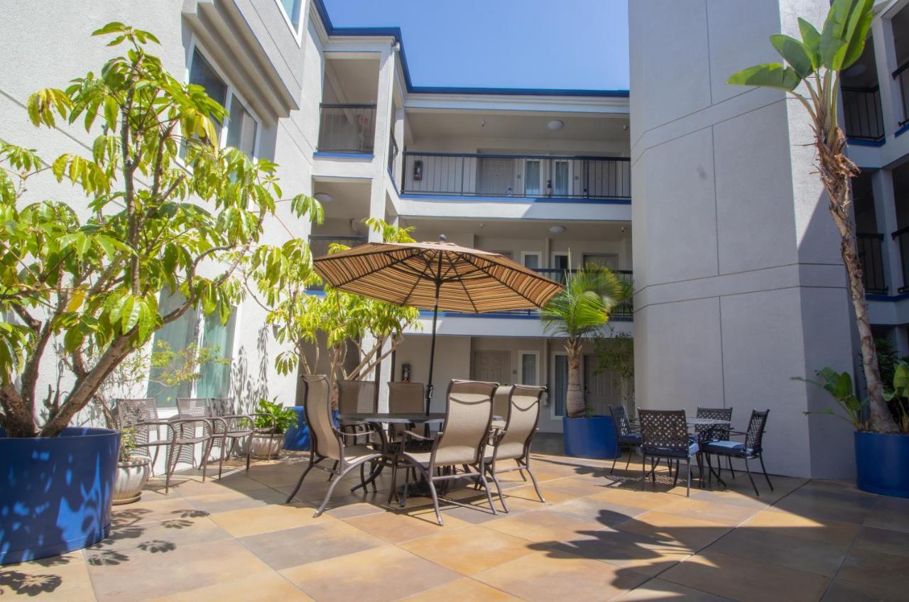 Days Inn By Wyndham קארסלבד מראה חיצוני תמונה