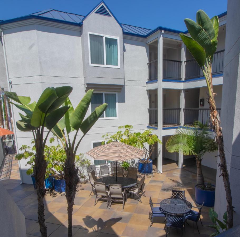 Days Inn By Wyndham קארסלבד מראה חיצוני תמונה
