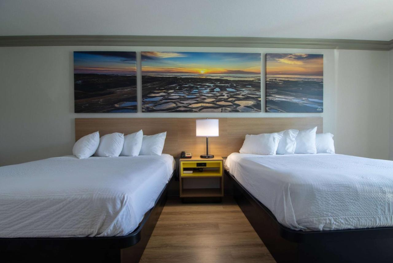 Days Inn By Wyndham קארסלבד מראה חיצוני תמונה