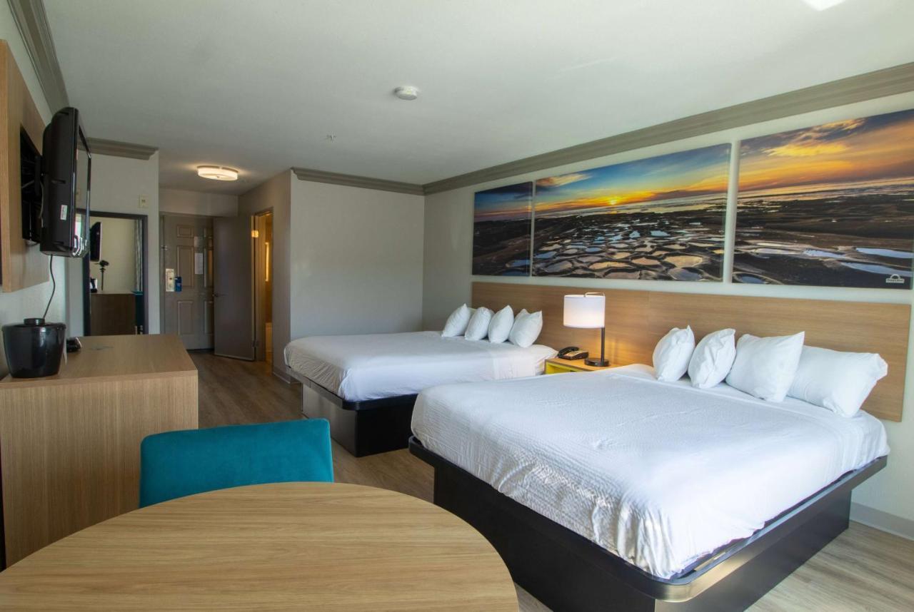 Days Inn By Wyndham קארסלבד מראה חיצוני תמונה