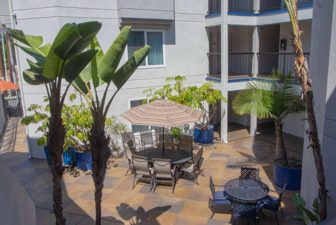 Days Inn By Wyndham קארסלבד מראה חיצוני תמונה