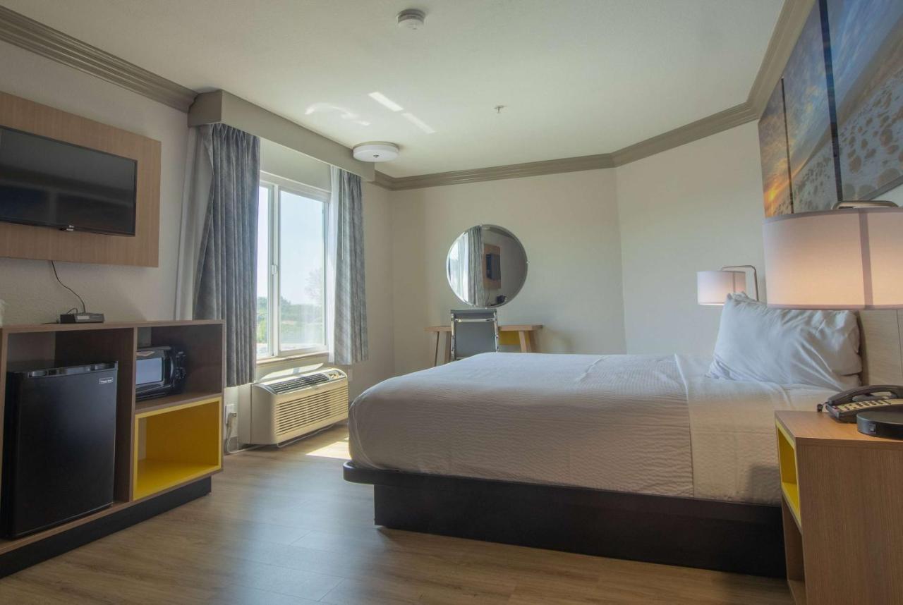 Days Inn By Wyndham קארסלבד מראה חיצוני תמונה