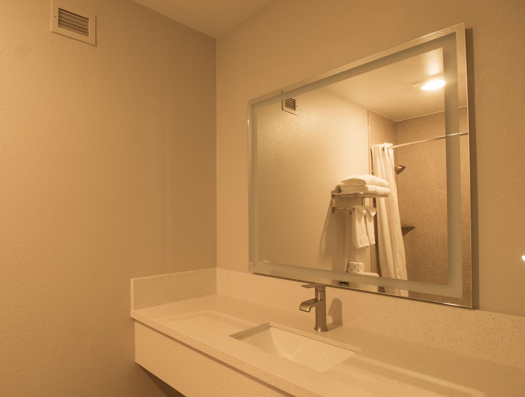 Days Inn By Wyndham קארסלבד מראה חיצוני תמונה