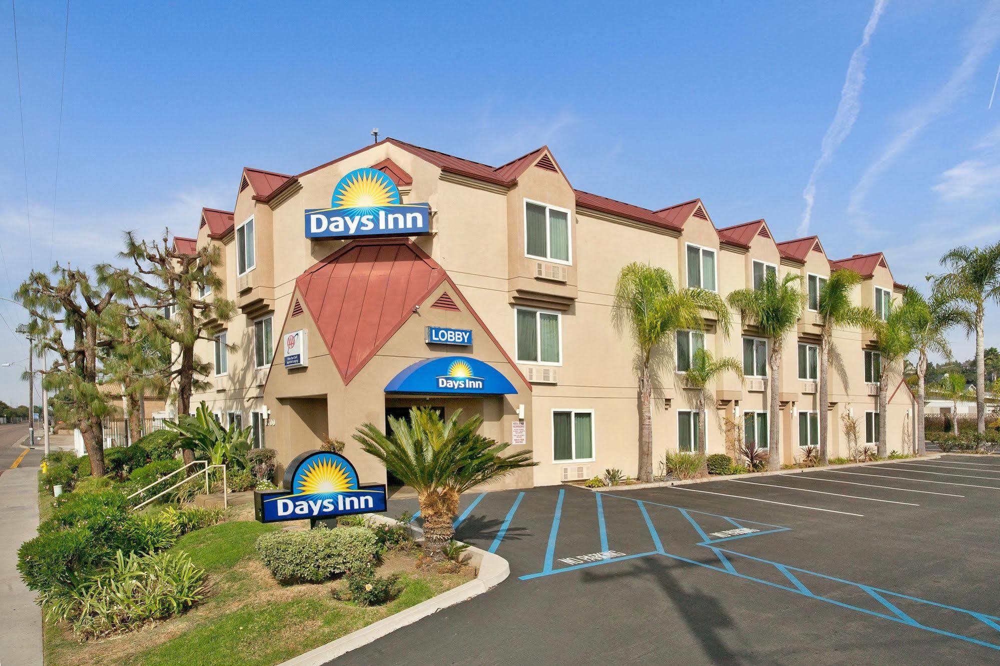 Days Inn By Wyndham קארסלבד מראה חיצוני תמונה