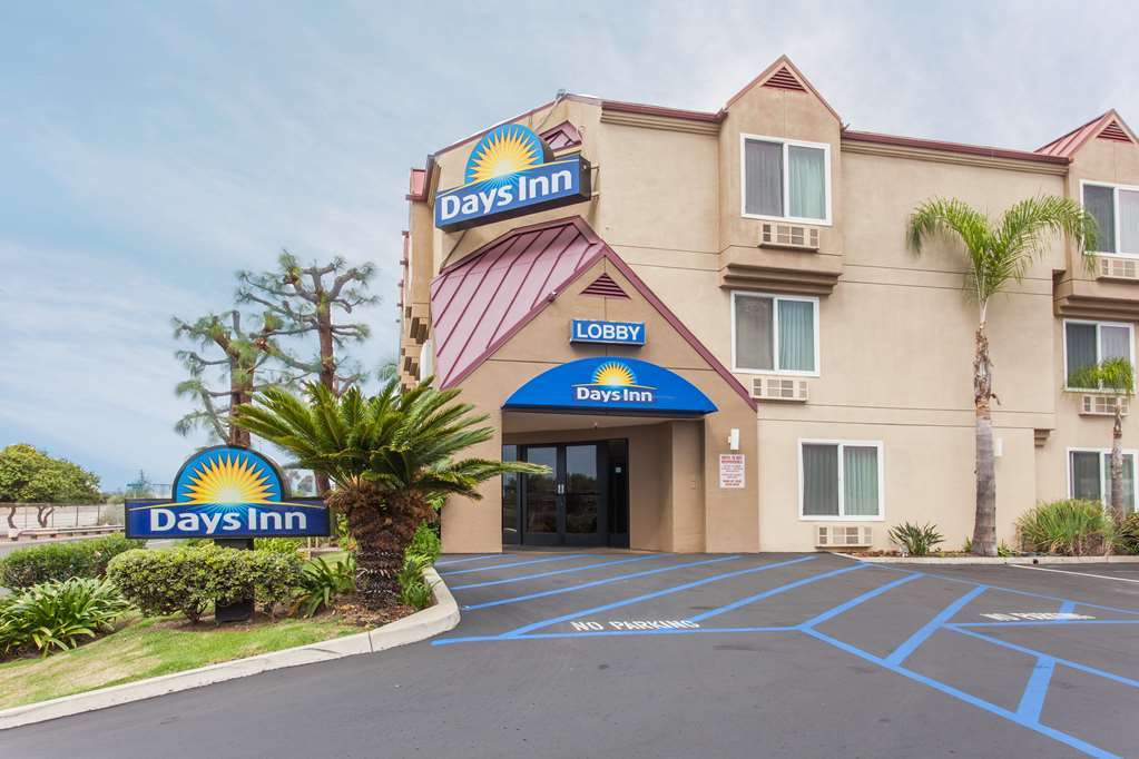 Days Inn By Wyndham קארסלבד מראה חיצוני תמונה